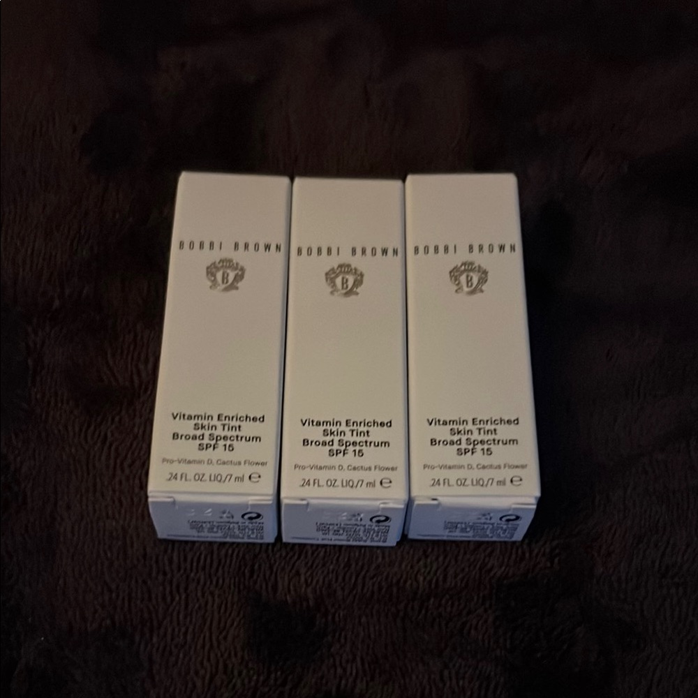 COPY - 3X Bobbi Brown Vitamin Enriched Skin Tint SPF 15 Golden 4
